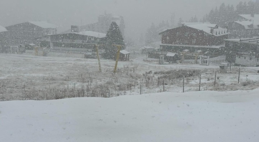 Bursa Uludağ'da kar yağışı etkili oluyor