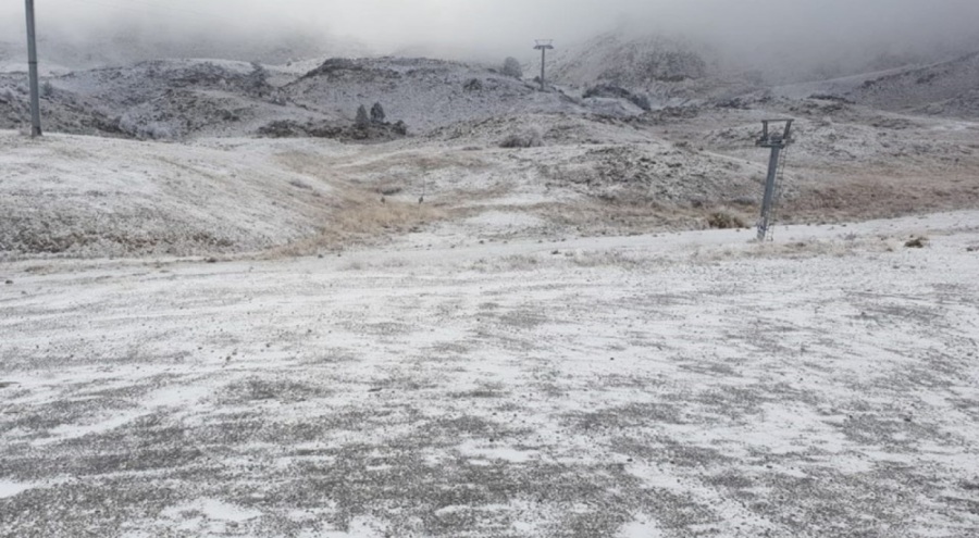 Denizli Kayak Merkezi'ne kar yağdı