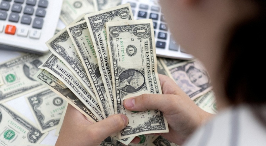 Dolar rekora koştu