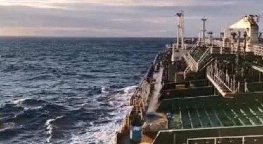 Karadeniz'deki fırtınada 183 metrelik gemii beşik gibi sallandı