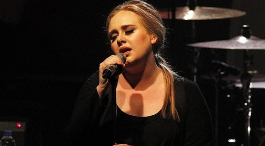 Adele, evlendiğini duyurdu