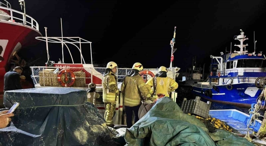 İstanbul'da teknede yangın çıtkı