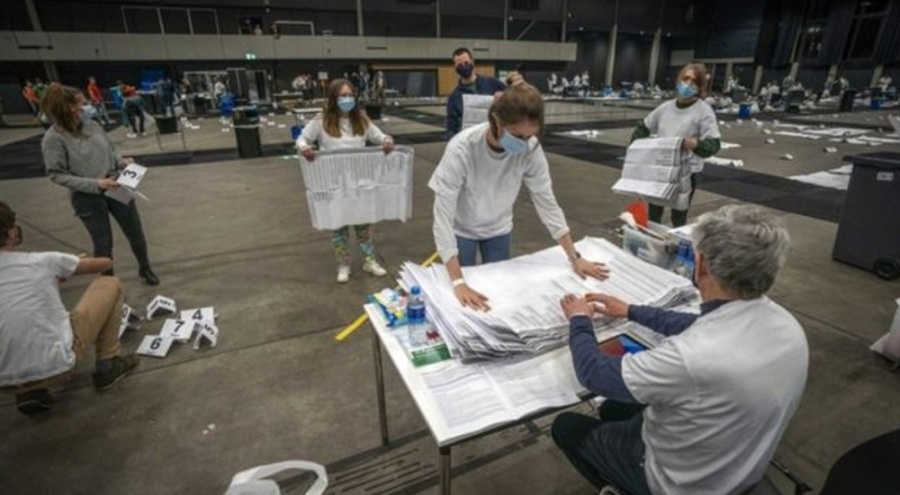 Hollanda'da halk genel seçimler için sandık başında