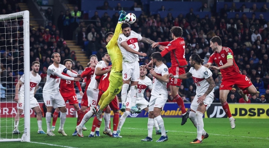 Altay Bayındır İngiltere'nin radarına takıldı