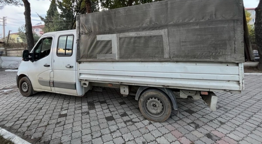 Balıkesir'de düzensiz göçmenleri taşıyan 2 şahıs yakalandı