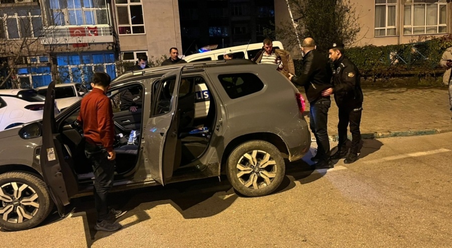 Bursa'da polis ekipleri çeşitli suçlardan 12 kişiyi gözaltına aldı