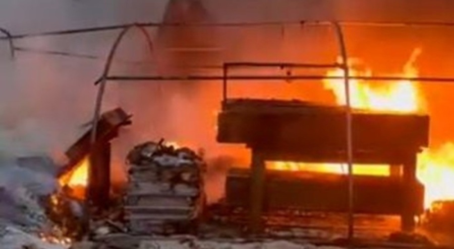 Hatay'da depremzedelerin kurduğu çadırlar yangında kül oldu