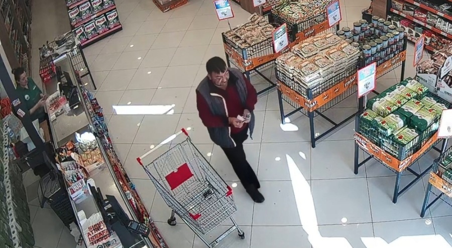 Bursa'da markette akılalmaz hırsızlık!
