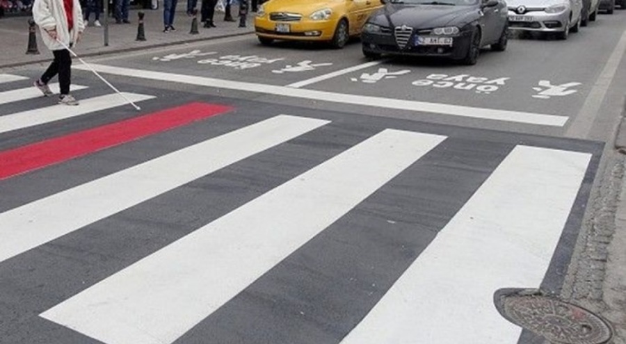 Otomobil 9 yaşındaki çocuğu ezdi