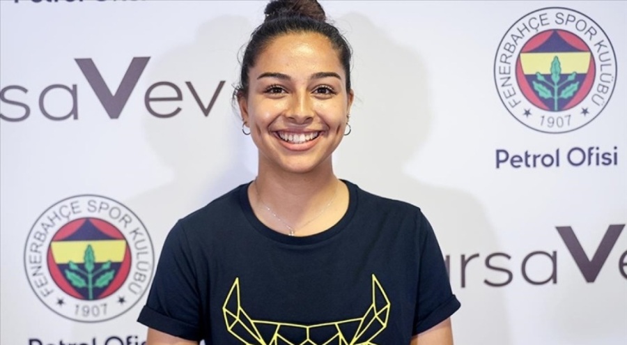 Fenerbahçeli kadın futbolcu Göknur Güleryüz'ün milli tercihi Türkiye oldu