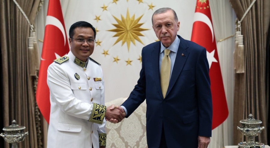 Büyükelçilerden Erdoğan'a güven mektubu