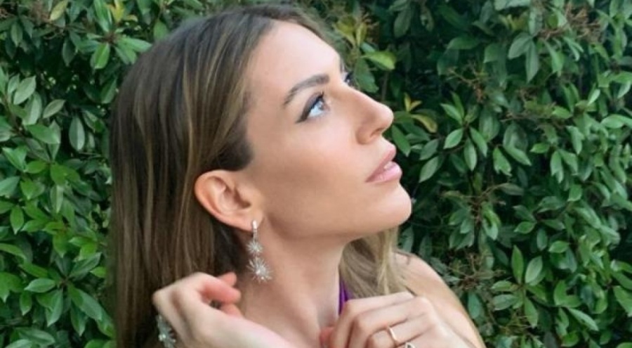 Sinem Kobal iddialı pozlar verdi