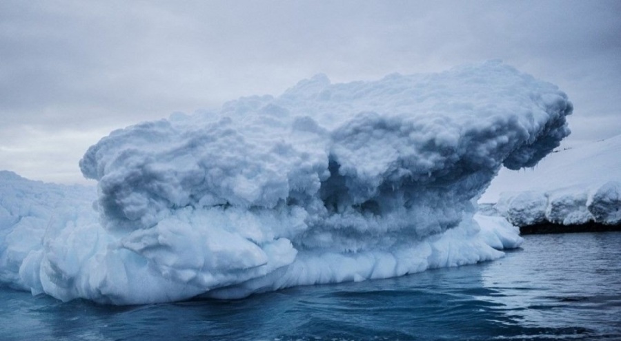 Dünya'nın en büyük buz dağı yıllar sonra hareket etti