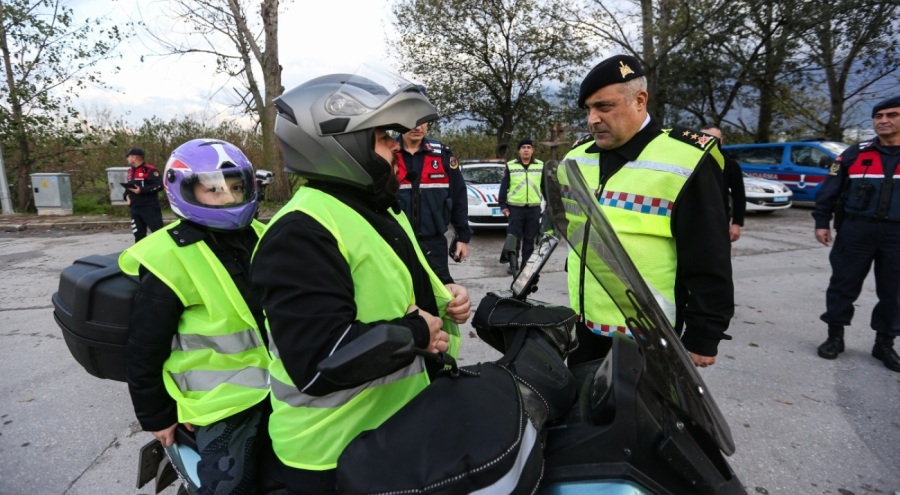 Bursa'da Jandarma Ekipleri Motosiklet Ve Motorlu Bisiklet Sürücülerini ...