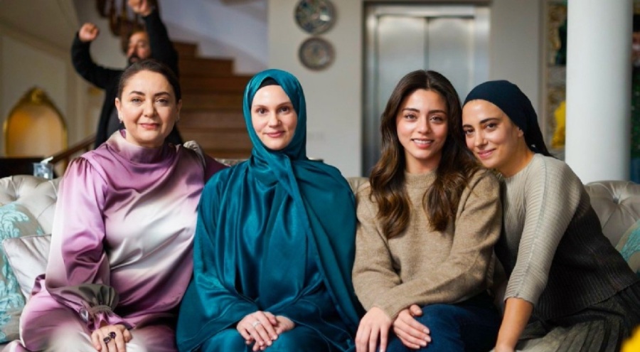 Farah Zeynep Abdullah'tan Kızılcık Şerbeti sürprizi geldi!