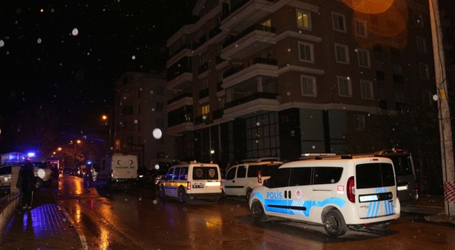 Cani koca eşini çocuklarının gözü önünde öldürdü