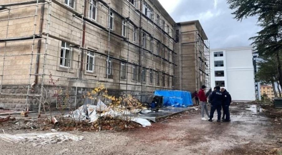 İşçi elektrik akımına kapıldı!