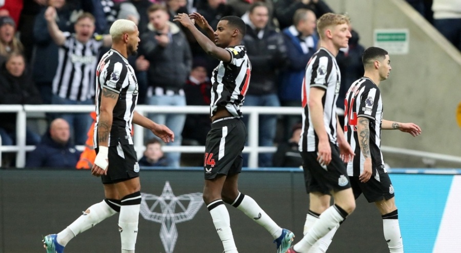 Newcastle United, Chelsea'yi mağlup etti