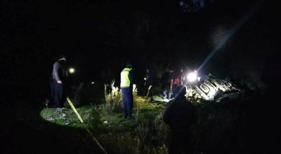 Otomobil dere yatağına düştü! Ölü ve yaralılar var