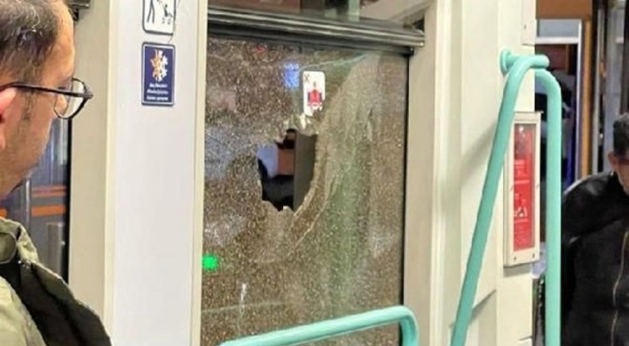 Tramvaya taşlı saldırı!