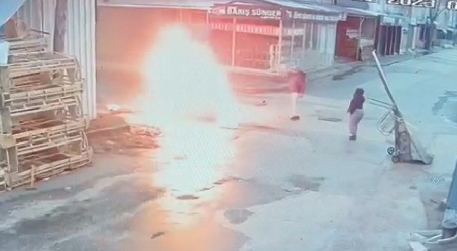Bursa'da çaldıkları koltukları ateşe verip demirlerini çaldılar
