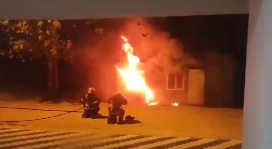 Bursa'da bekçi kulübesi alev alev yandı