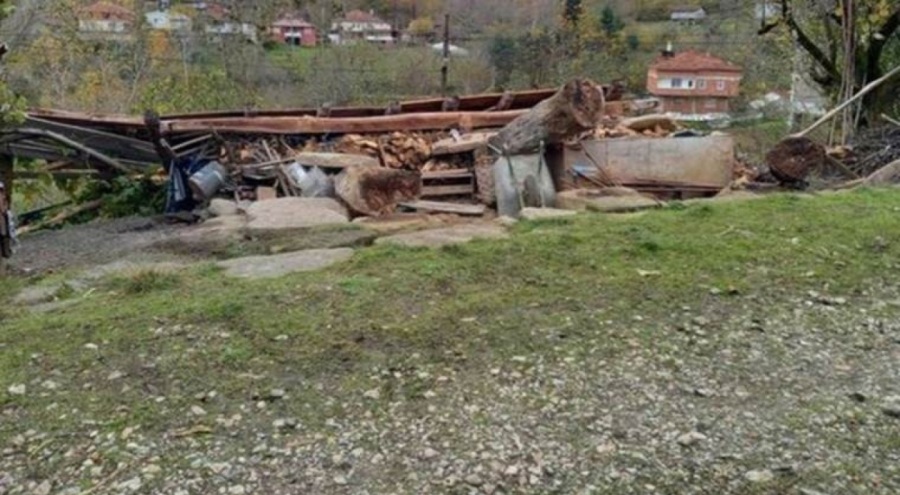 Fırtına Sinop'ta can aldı: Ambarın altında kalan kadın kurtarılamadı