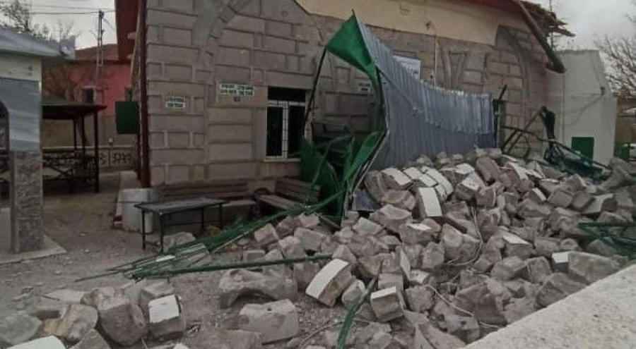 Aksaray'da fırtına, cami minaresi yıktı!