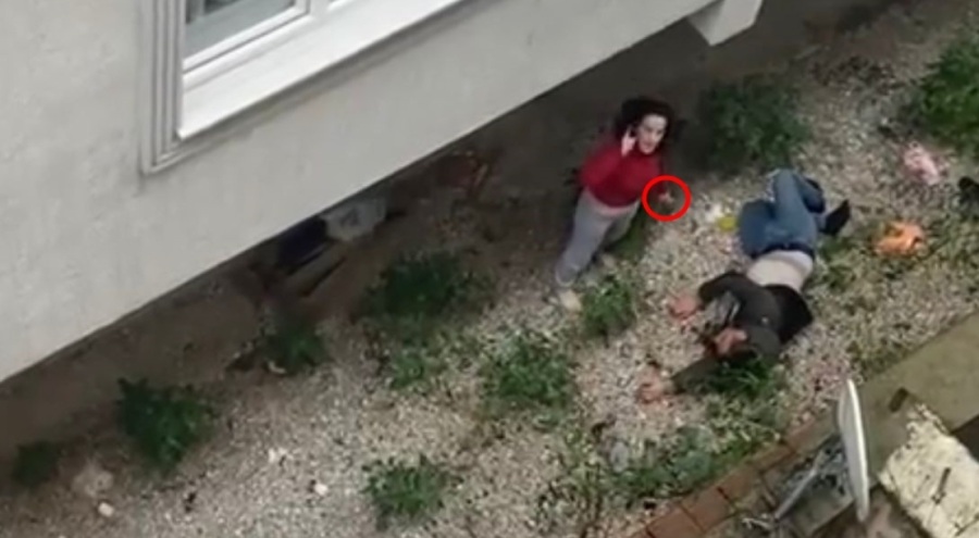 Bursa'da aldatıldığından şüphelenen kadın kocasını pencereden itip, başında bıçakla bekledi!