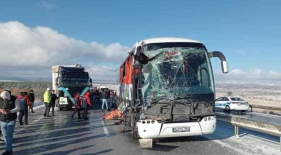 Sivas'ta otobüs kazası! Ölü ve yaralılar var