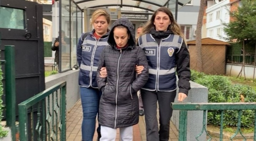 Bursa'da kocasını pencereden itip başında bıçakla bekleyen kadın tutuklandı!