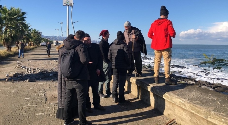 Rize'de dev dalgalar: Kayıp kadını arama çalışmaları sürüyor