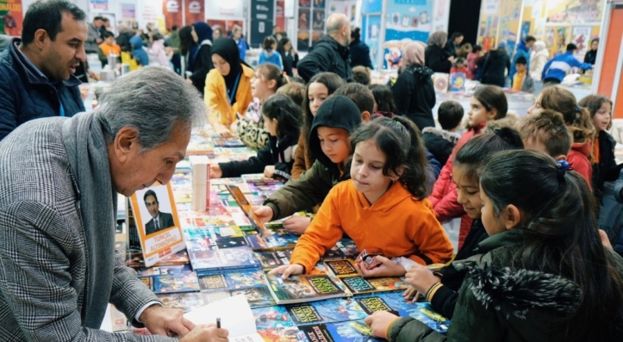 Bursa İnegöl'de kitap günleri sürüyor