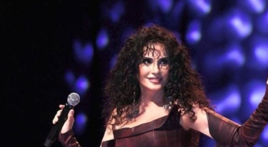 Ayşegül Aldinç yatak pozuyla gündem oldu