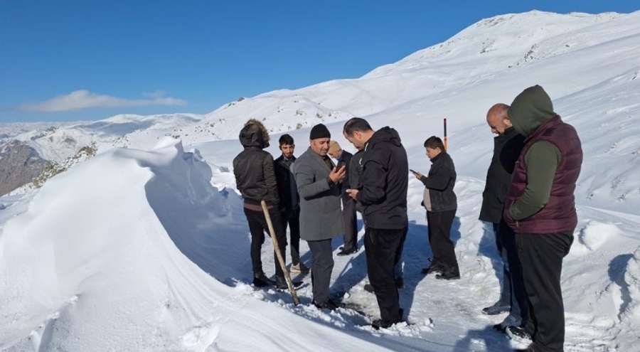 Araçları kara saplandı! 30 kişi mahsur kaldı