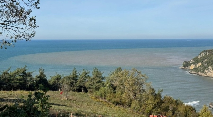 Yağışın ardından denizin rengi değişti