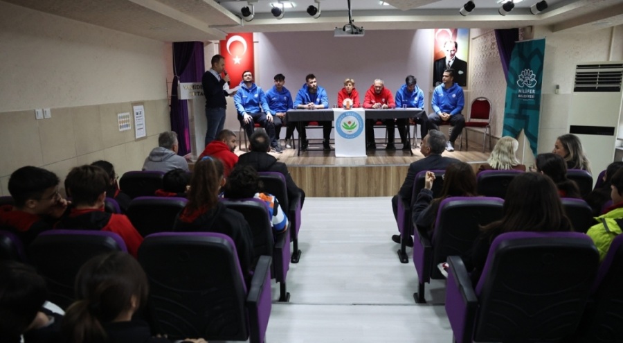 Nilüfer'in hentbolcuları, öğrencilerle bir araya geldi
