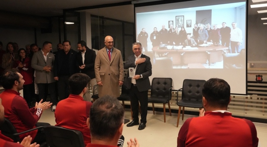 Beşiktaş Başkanı Çebi sporculara veda ziyareti düzenledi