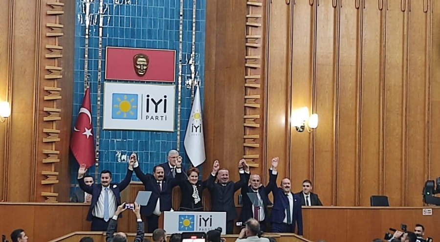 Akşener, Bursa'nın ilçe belediye başkan adaylarını tanıttı