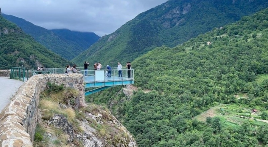 Feci ölüm: 220 metrelik seyir terasından düştü