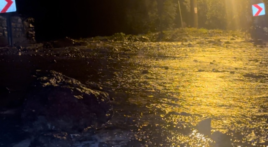 Bursa'da sağanak yağış! Dereler taştı, yollar göle döndü