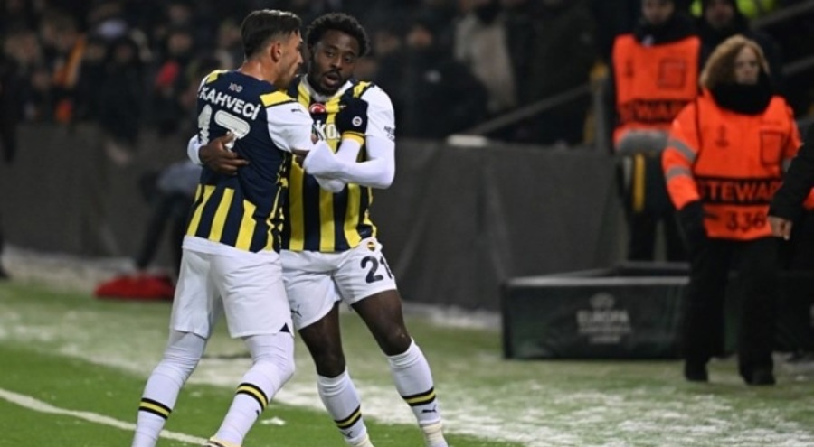 Fenerbahçe'de İrfan Can Kahveci ile taraftar arasında kavga