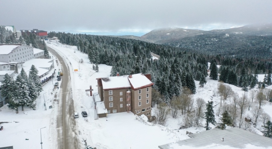Uludağ'da erken yağan kar, turizm sezonunu öne çekti!
