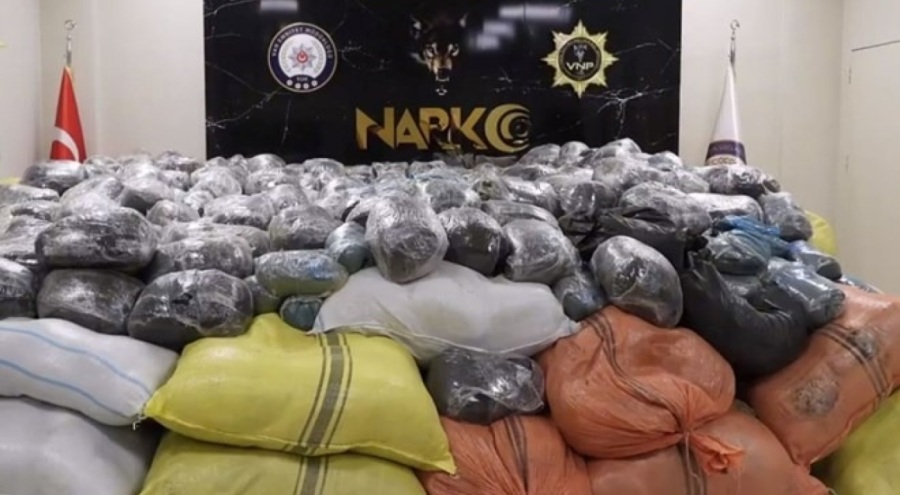 Bakan açıkladı: Van'da 4,6 ton uyuşturucu yakalandı