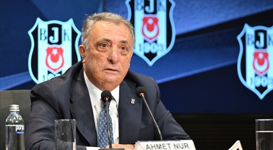 Beşiktaş Kulübü Başkanı Ahmet Nur Çebi, futbol takımıyla vedalaştı