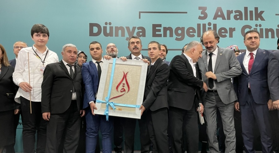 Bakan Tekin 'Engelsiz Yaşam Fuarı Farkındalık Zirvesi'ne katıldı