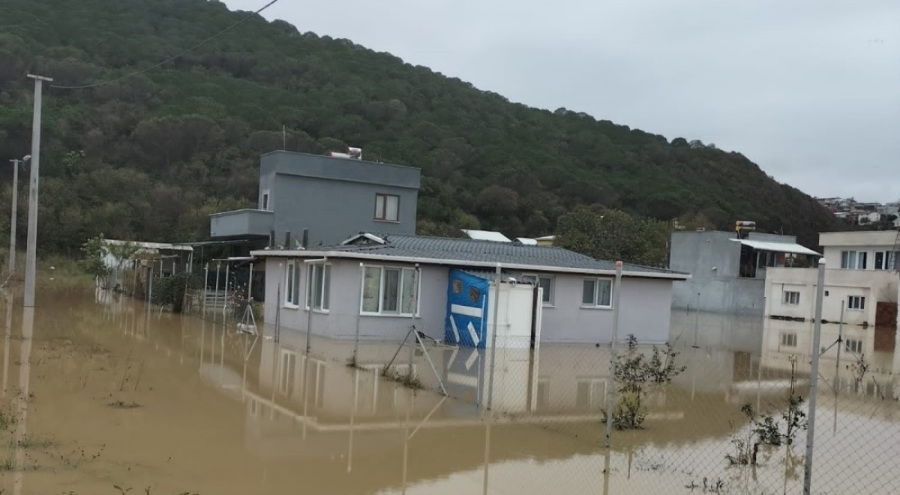 Bursa Mudanya'nın sayfiye mahalleleri iki gündür su altında!