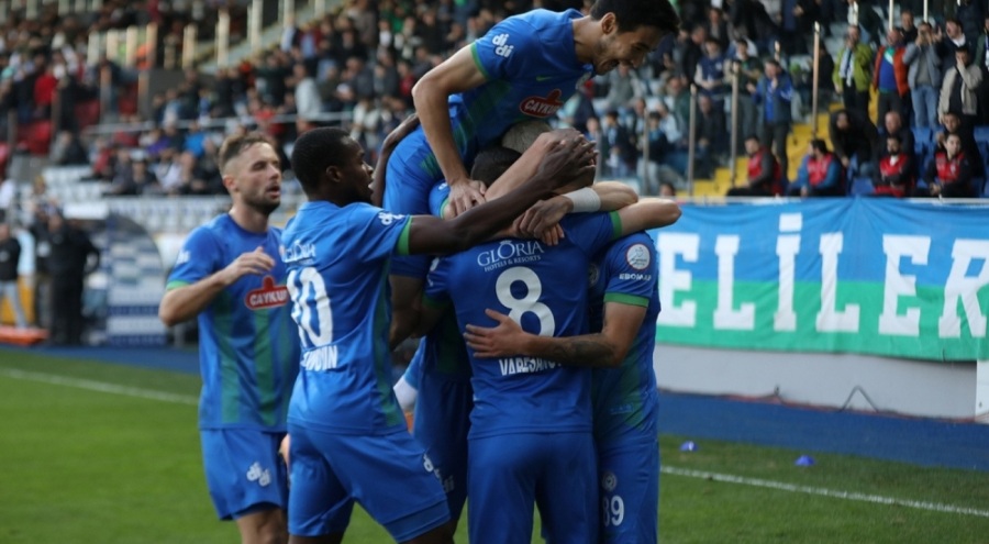 Rizespor 3 puanu uzatmalarda kaptı!