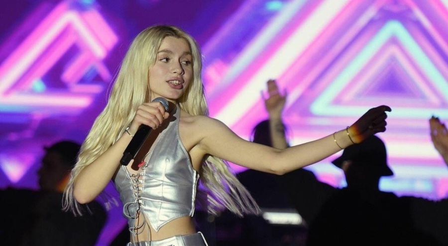 Aleyna Tilki'nin iddialı pozlarına eleştiri yağdı