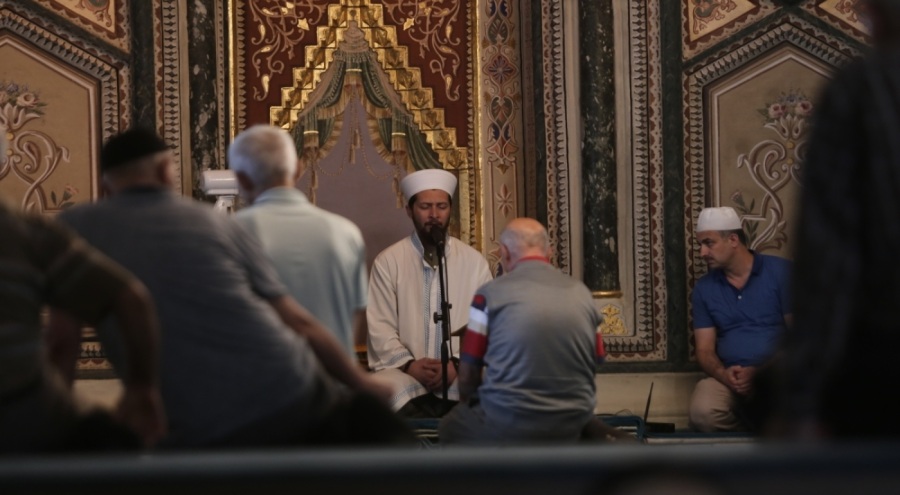 Türkiye'nin her yerinden bu imamı dinlemeye geliyorlar